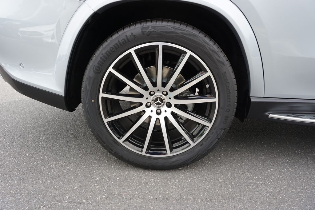 Vehicle image 17 of 81