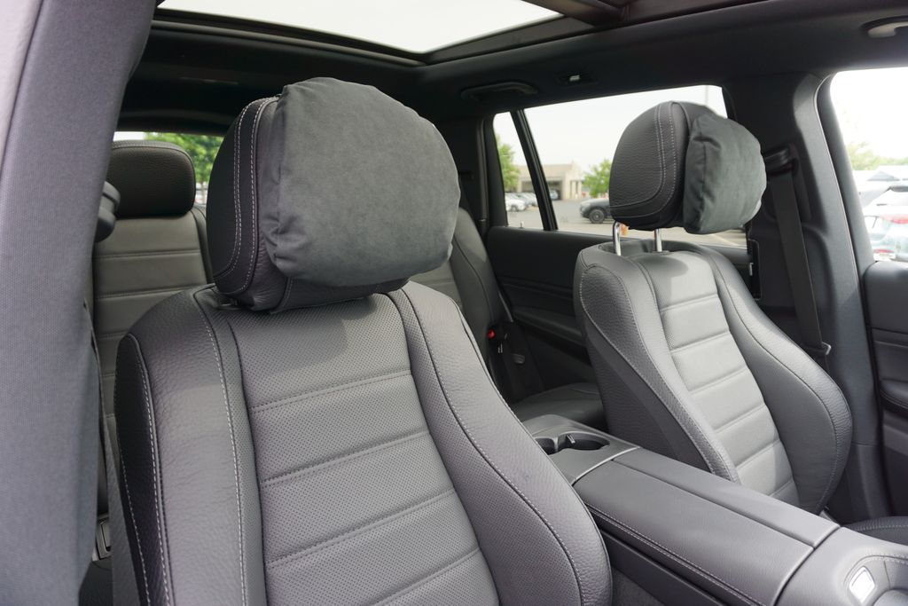 Vehicle image 73 of 81