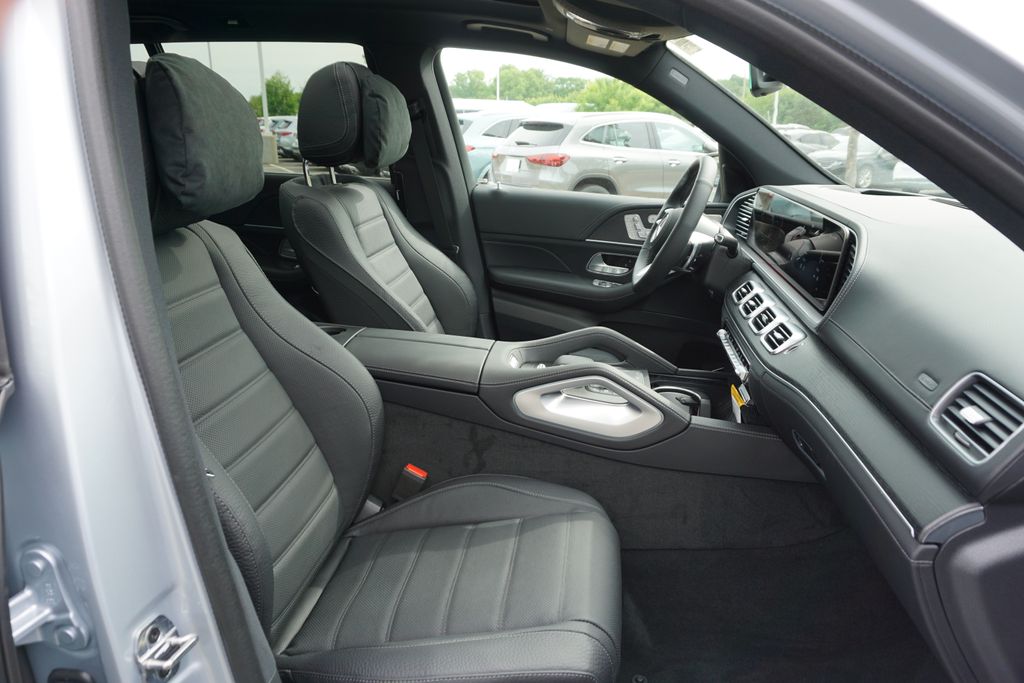 Vehicle image 71 of 81