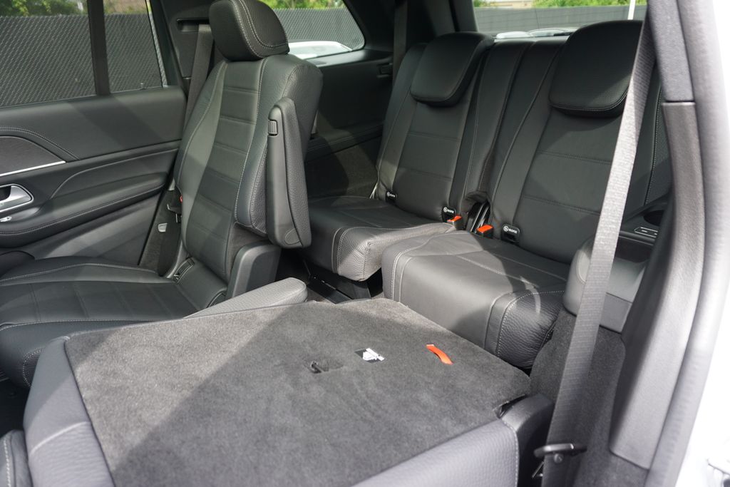 Vehicle image 46 of 81