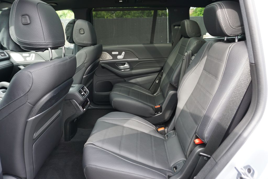 Vehicle image 43 of 81