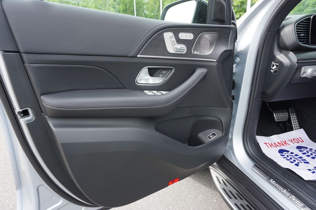 Vehicle image 19 of 81