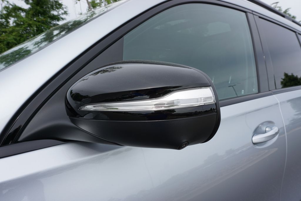 Vehicle image 9 of 81