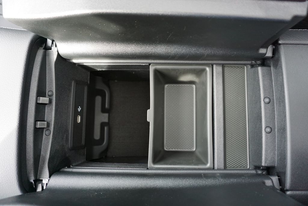 Vehicle image 38 of 81