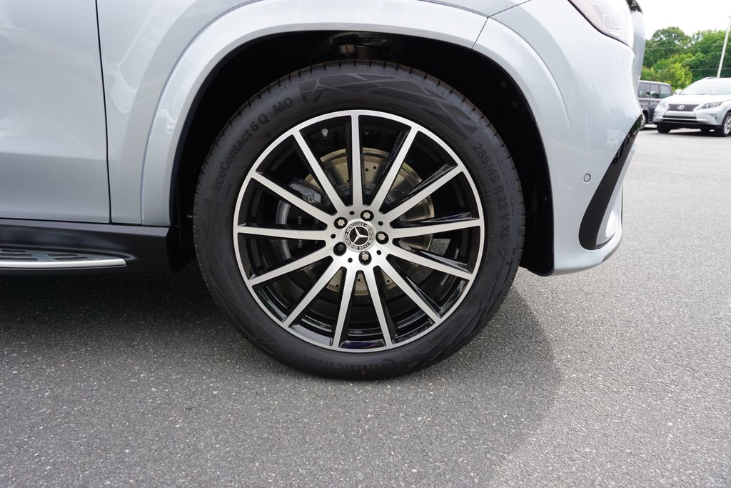 Vehicle image 18 of 81
