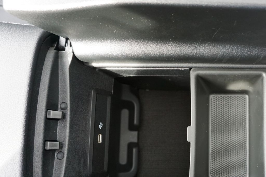 Vehicle image 39 of 81