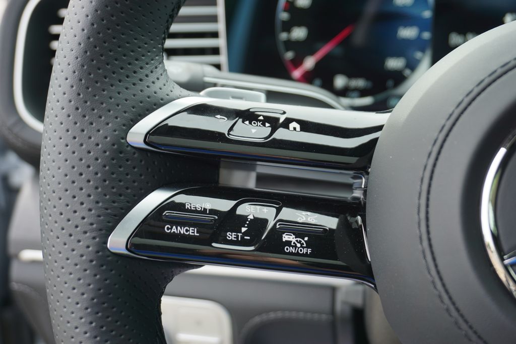 Vehicle image 25 of 81