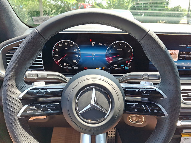 Vehicle image 13 of 21