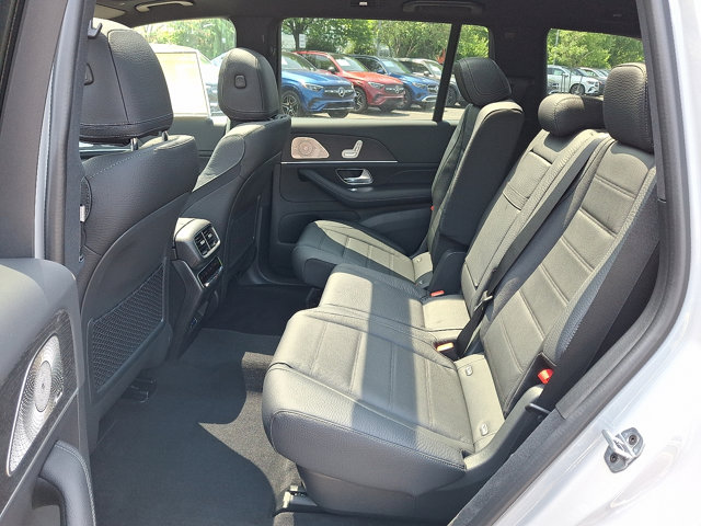 Vehicle image 9 of 21