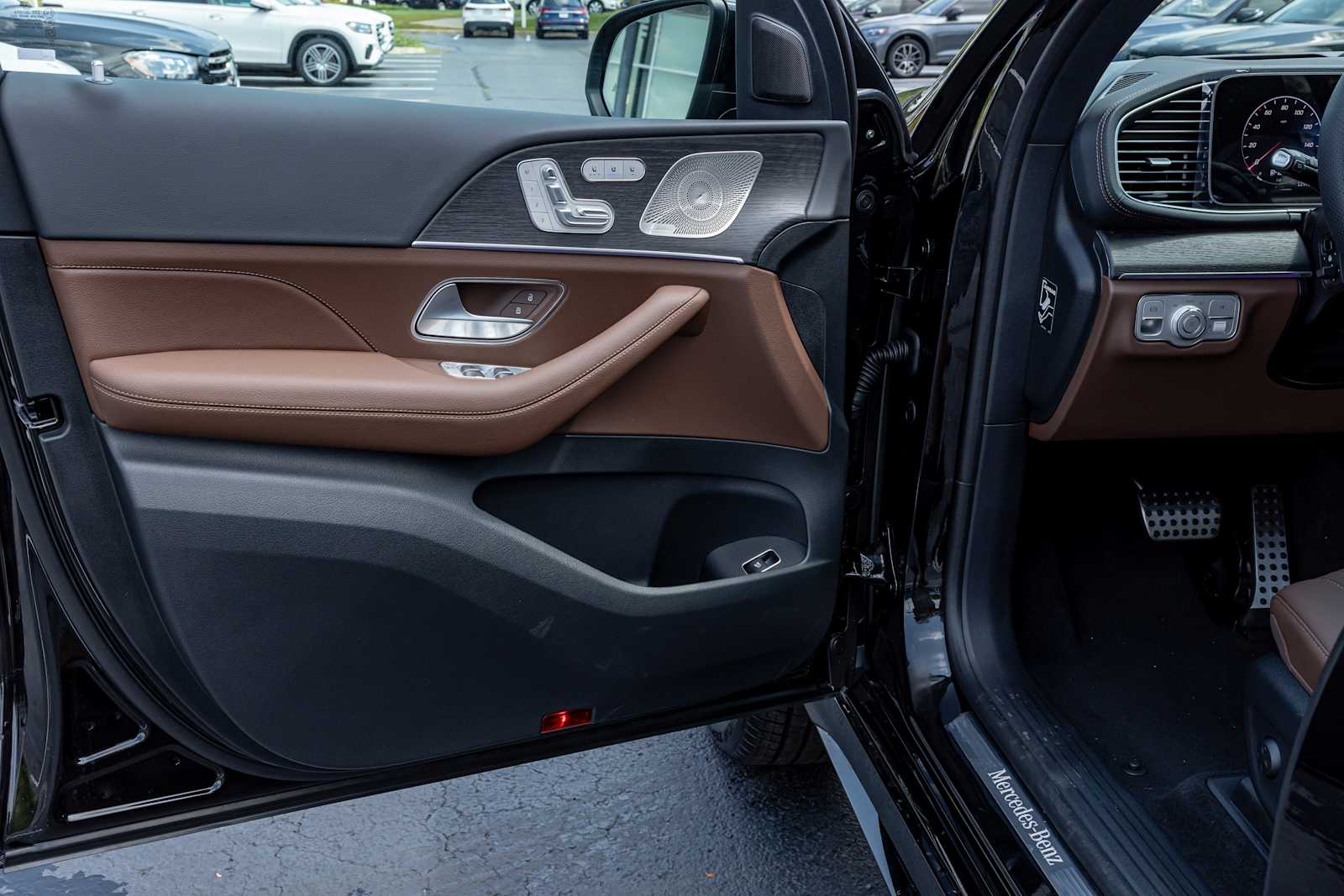 Vehicle image 7 of 15