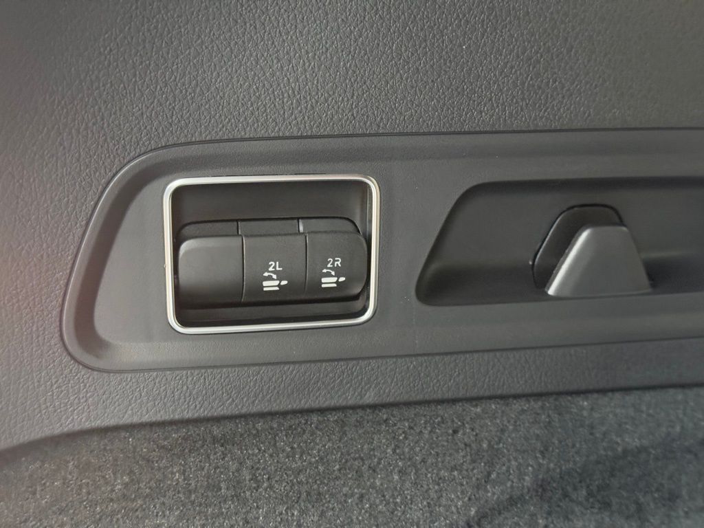 Vehicle image 14 of 42