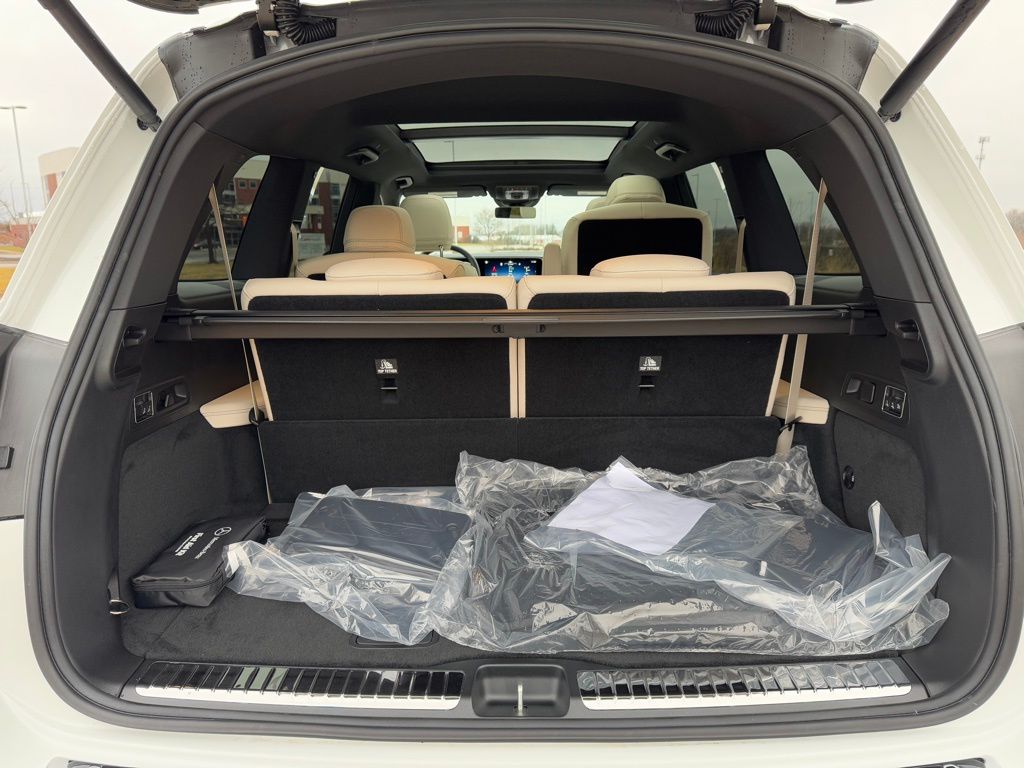 Vehicle image 16 of 42