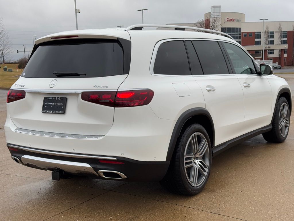 Vehicle image 17 of 42