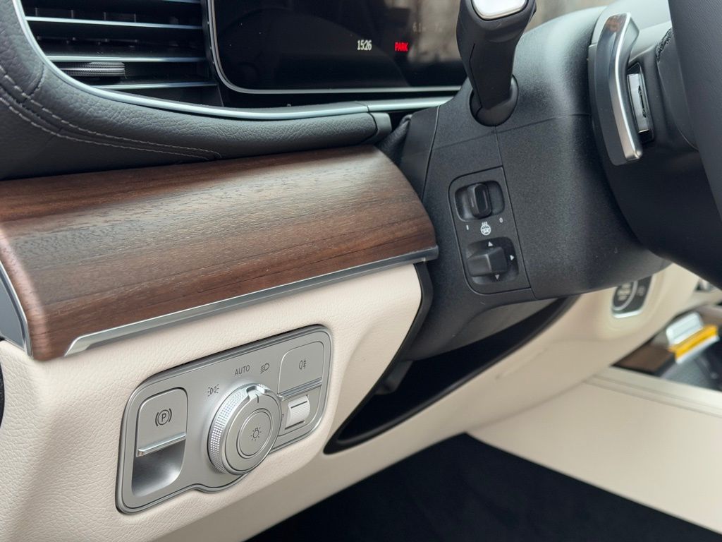 Vehicle image 22 of 42