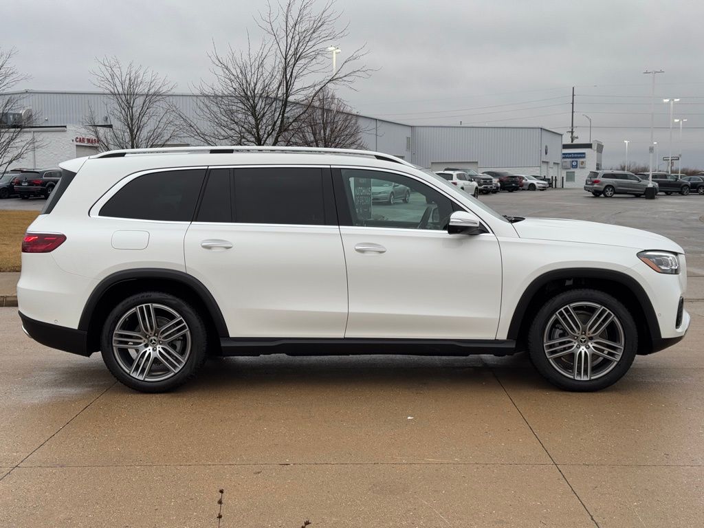 Vehicle image 18 of 42