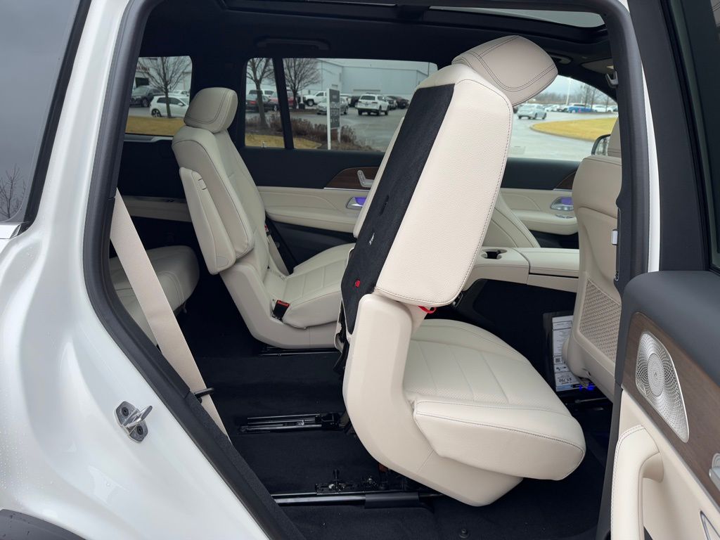 Vehicle image 41 of 42