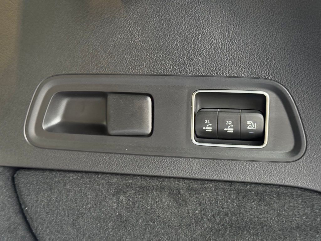 Vehicle image 15 of 42