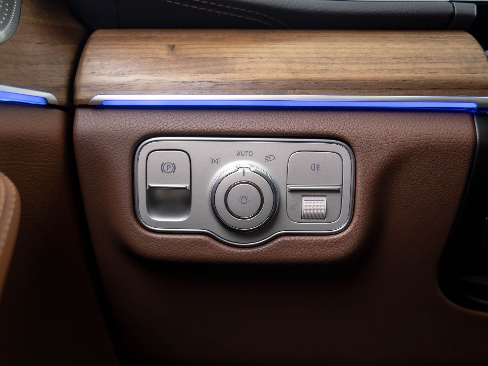 Vehicle image 32 of 43