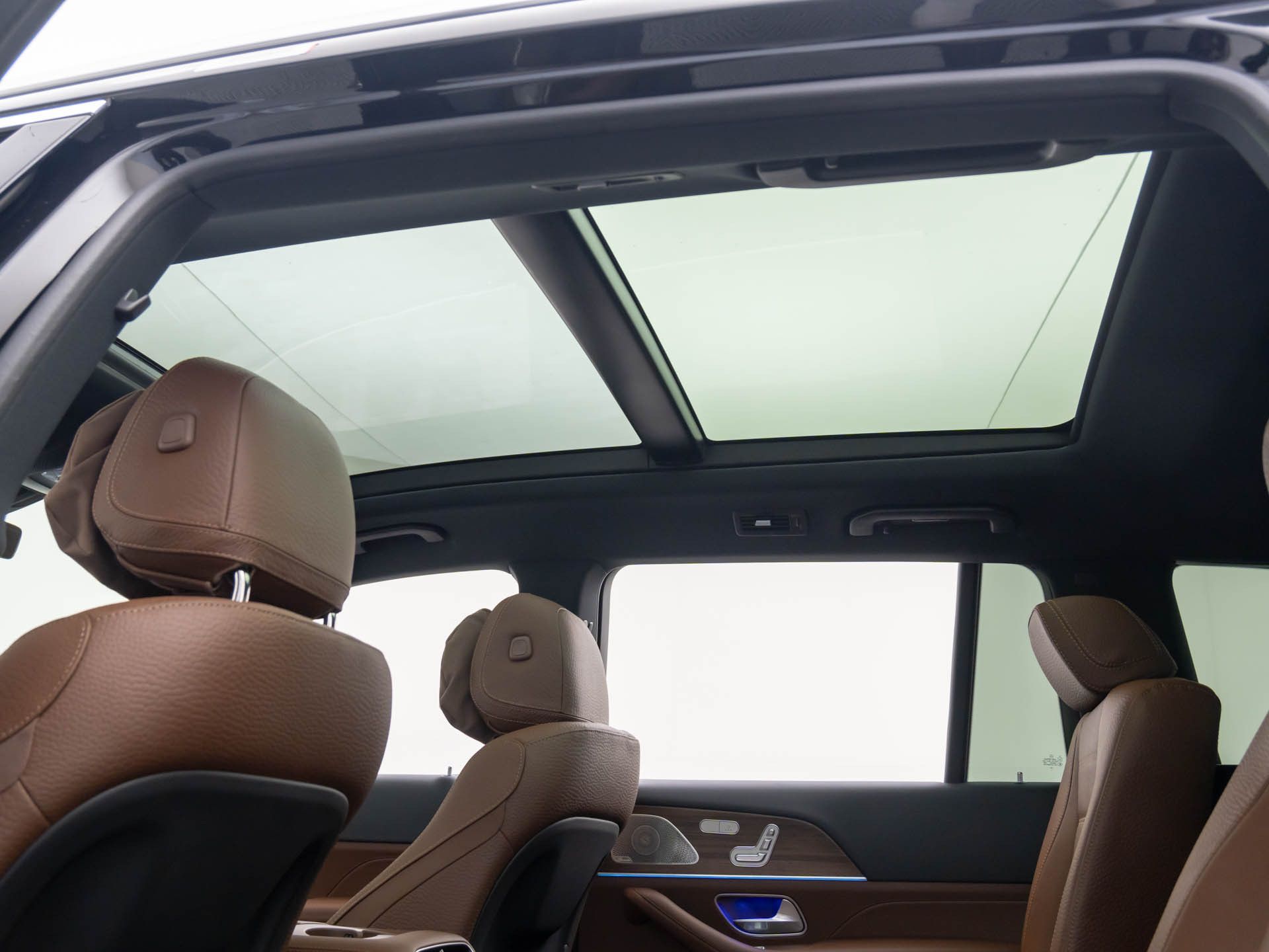 Vehicle image 21 of 43