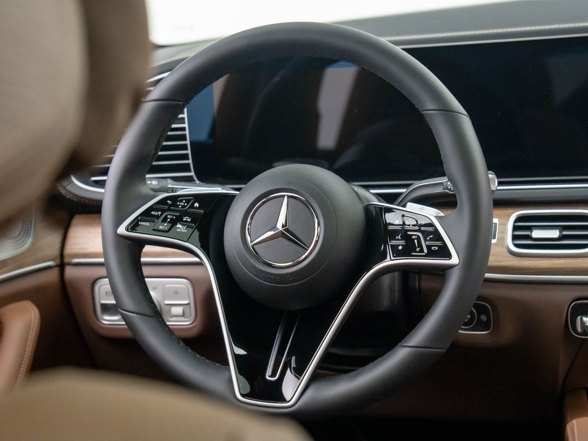 Vehicle image 14 of 43
