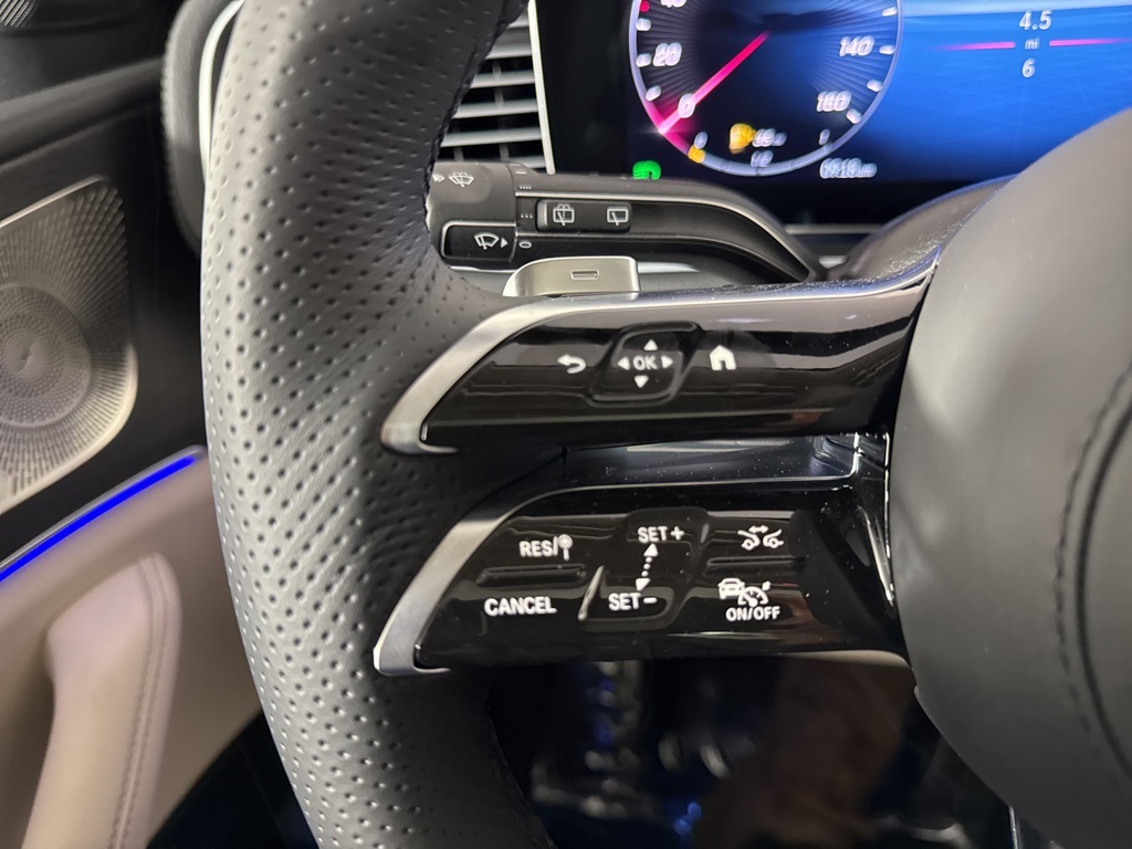 Vehicle image 33 of 34