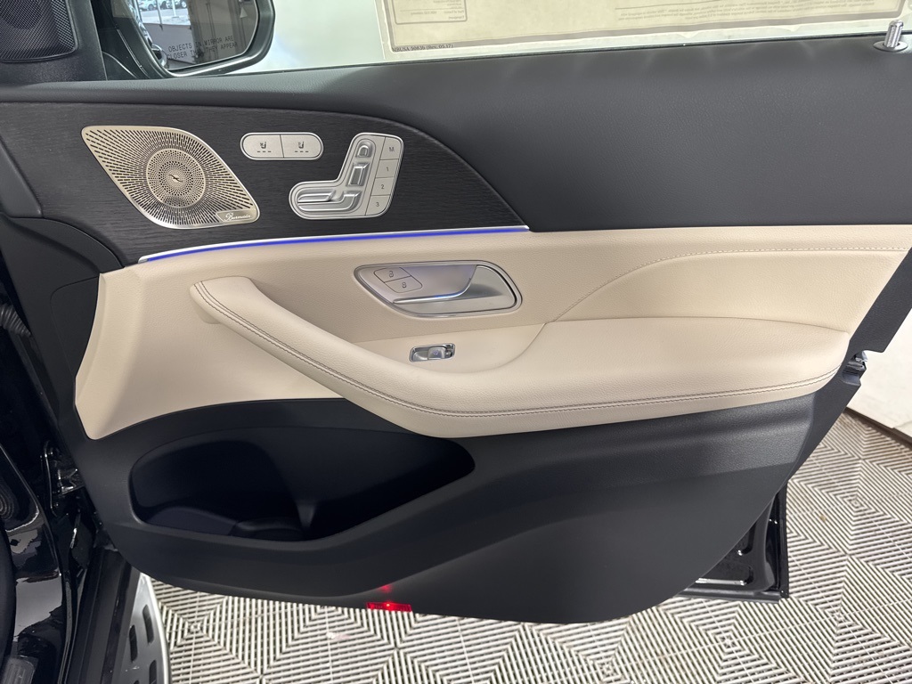 Vehicle image 25 of 34