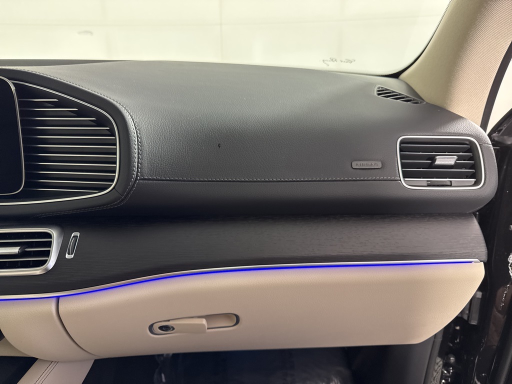 Vehicle image 24 of 34