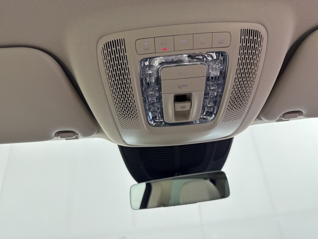 Vehicle image 28 of 34