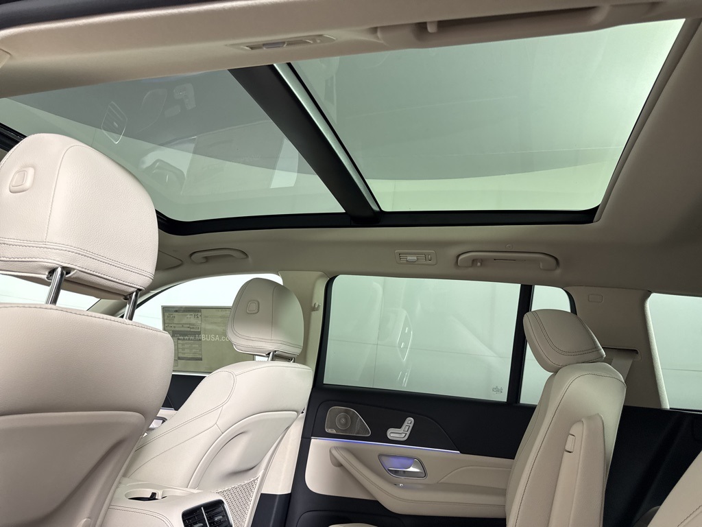 Vehicle image 18 of 34