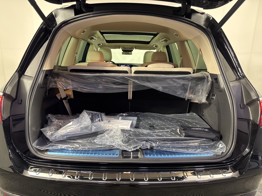 Vehicle image 9 of 34
