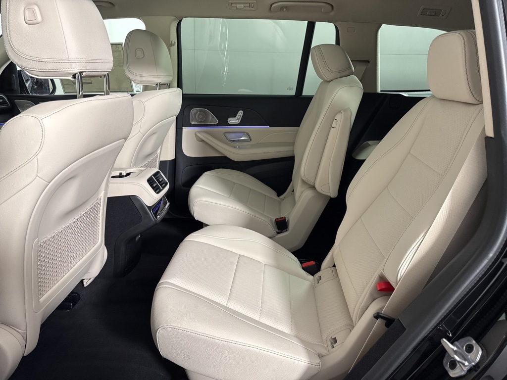 Vehicle image 13 of 34