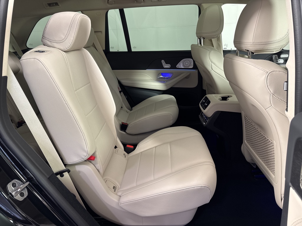 Vehicle image 11 of 34