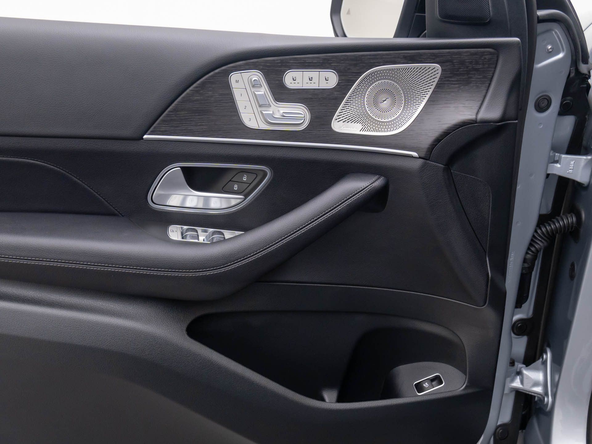 Vehicle image 16 of 41