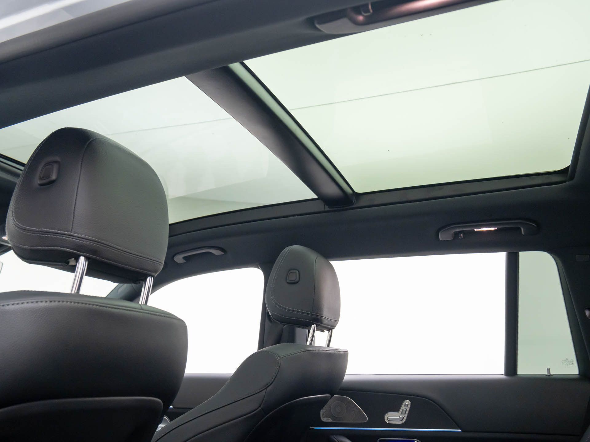 Vehicle image 33 of 41