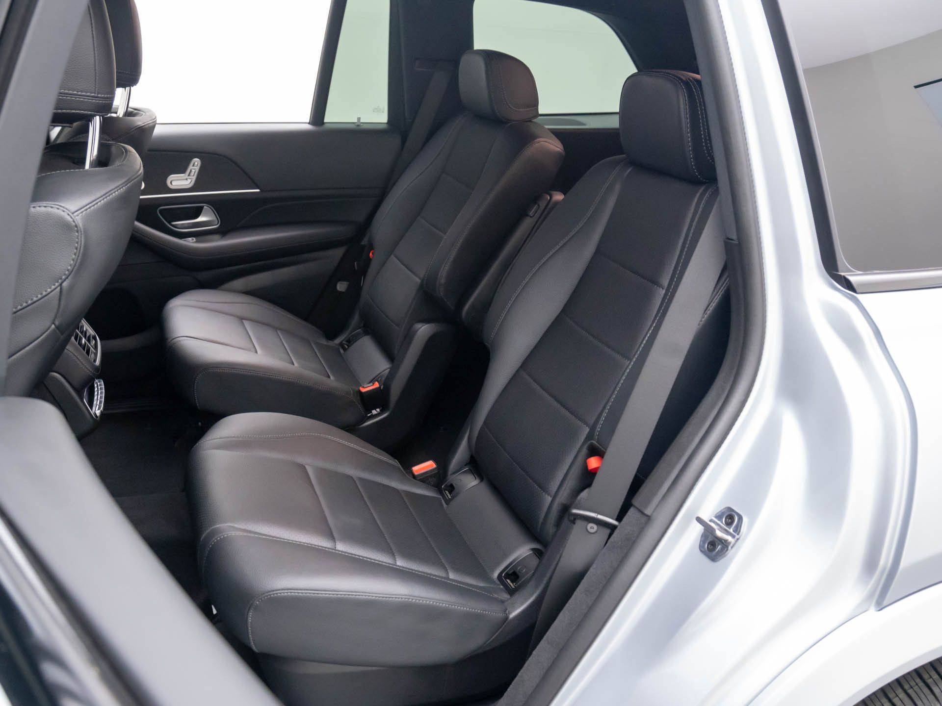Vehicle image 19 of 41