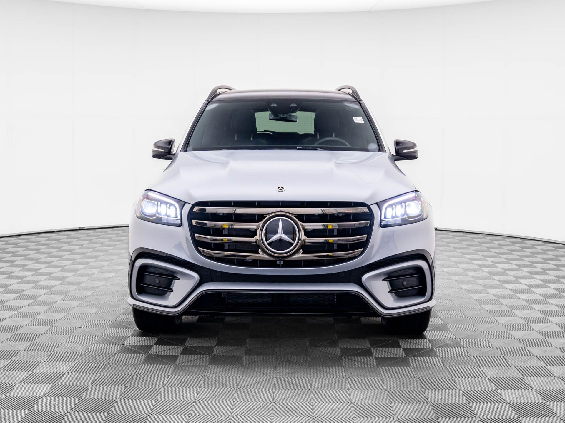 Vehicle image 2 of 41