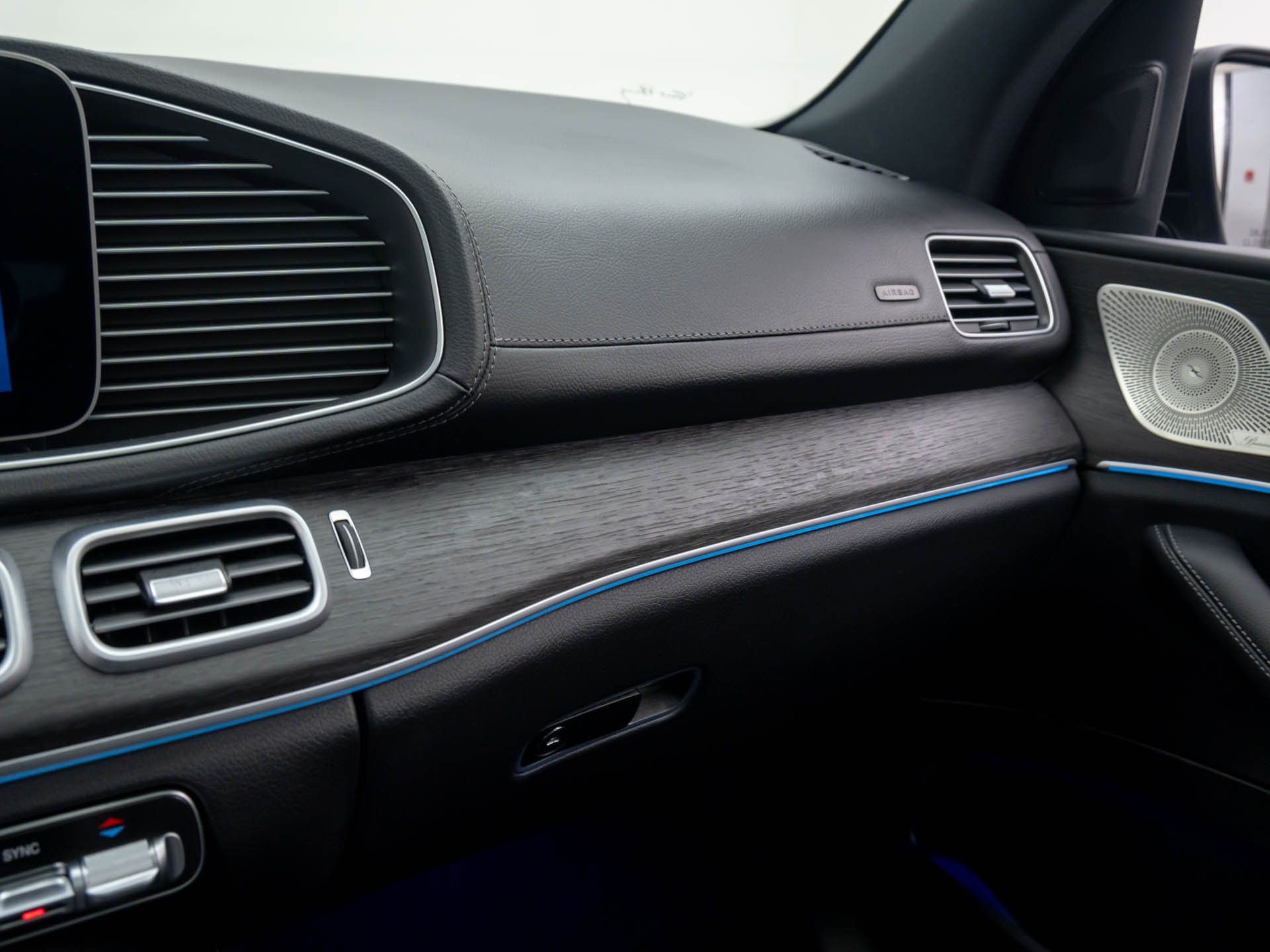 Vehicle image 27 of 41