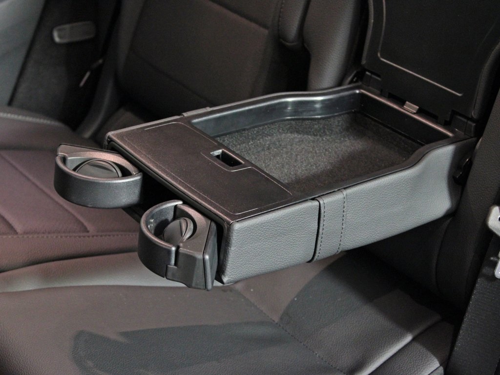 Vehicle image 31 of 37