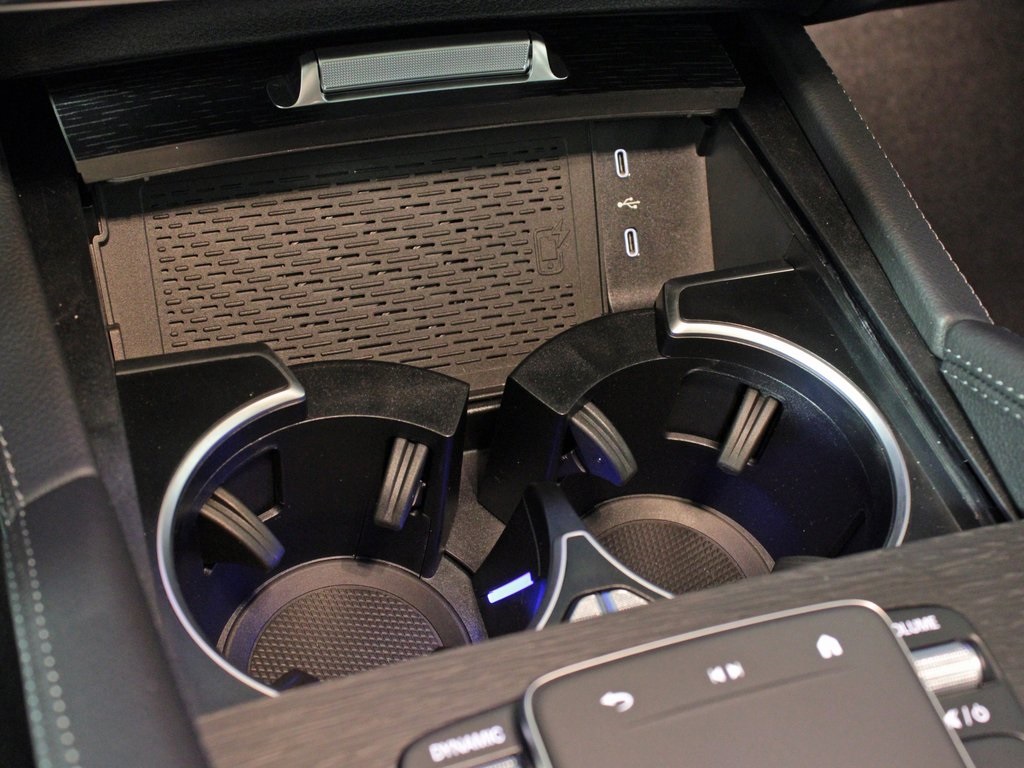 Vehicle image 25 of 37