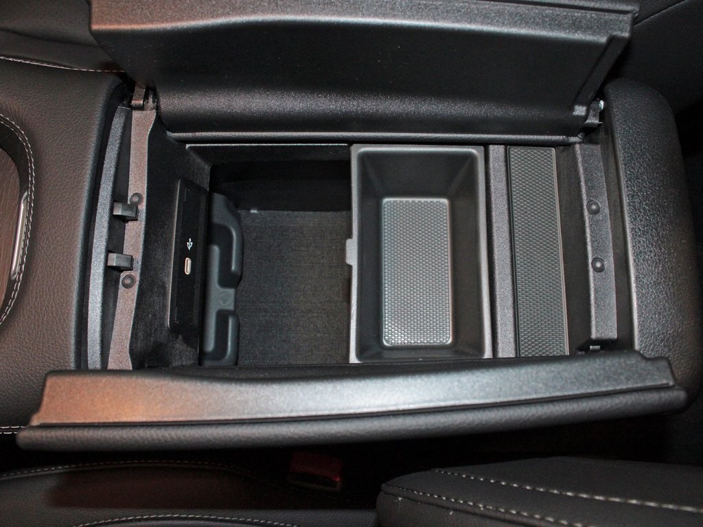 Vehicle image 27 of 37