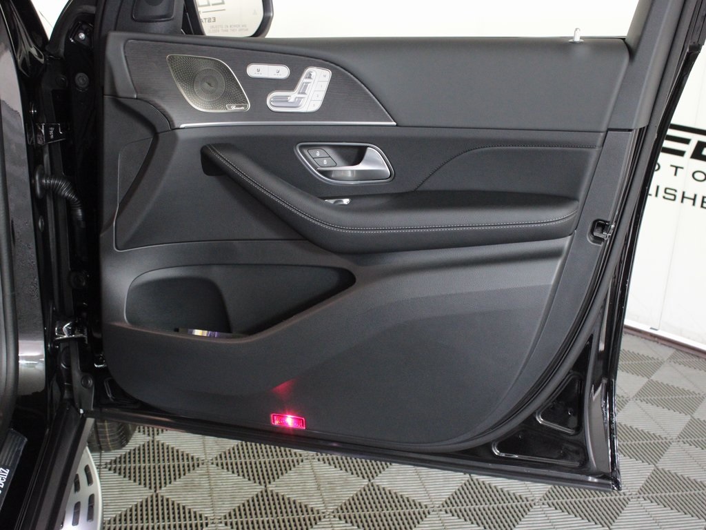 Vehicle image 34 of 37