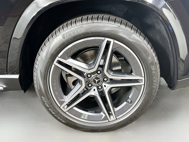 Vehicle image 10 of 35