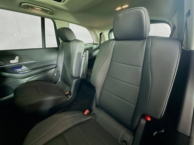 Vehicle image 13 of 35