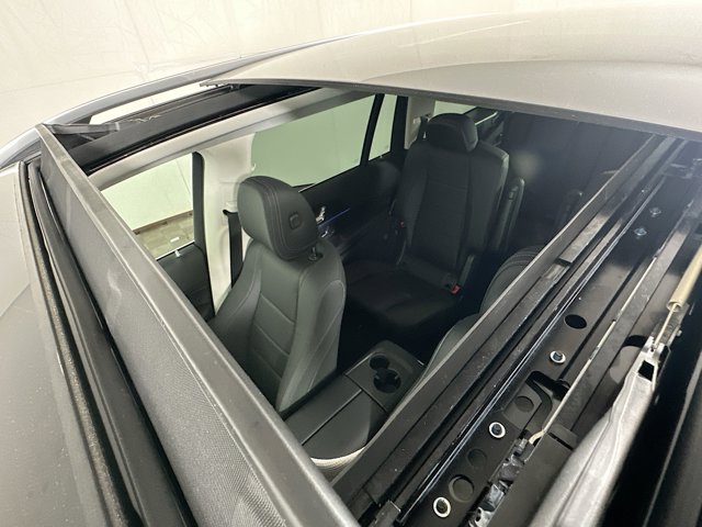 Vehicle image 17 of 35