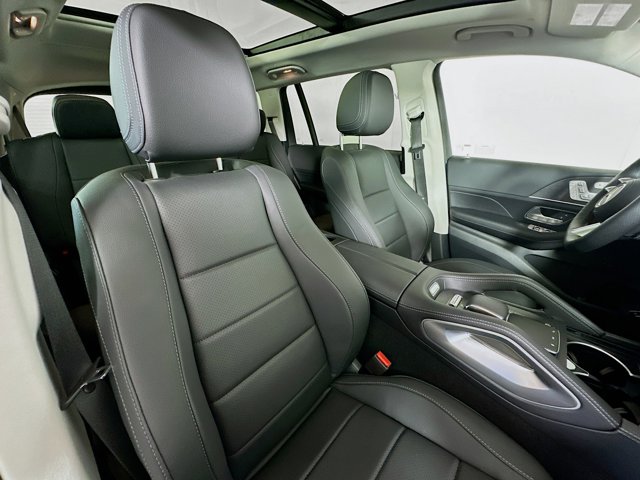 Vehicle image 16 of 35