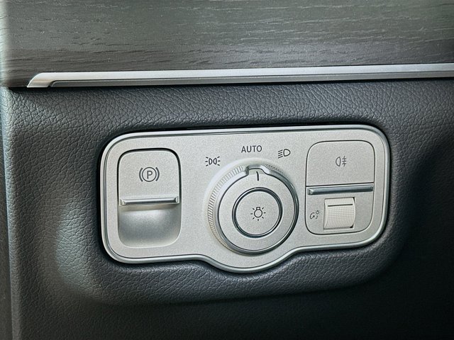 Vehicle image 29 of 35