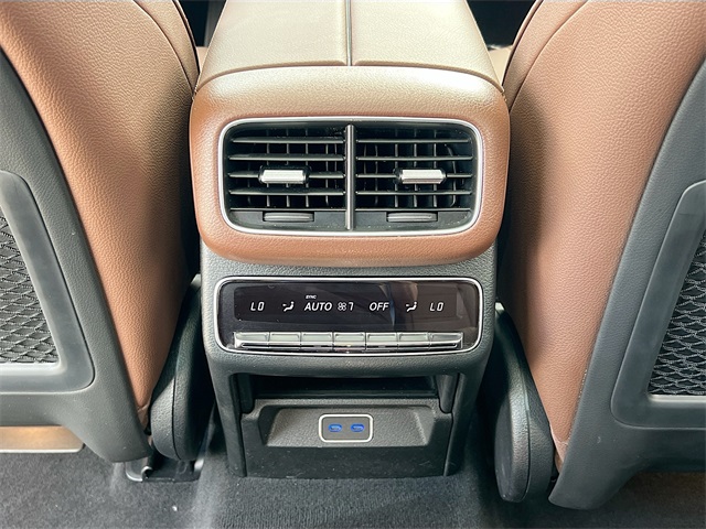 Vehicle image 28 of 36