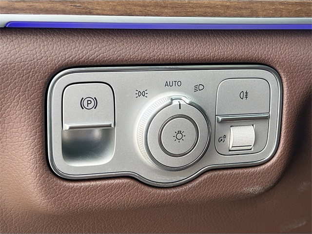Vehicle image 11 of 36