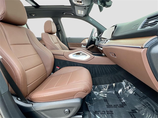 Vehicle image 32 of 36