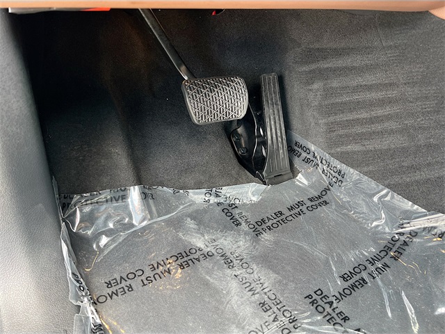 Vehicle image 21 of 36